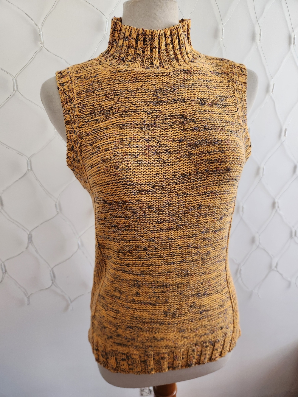 Nine West Sleeveless Mock Neck Knit Sweater • Orange • Size Medium
